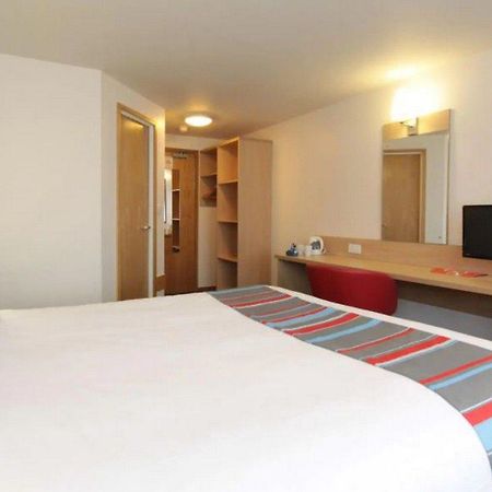 แทรเวลลอดจ์ ลอนดอน เฟลแทม Hotel Feltham ภายนอก รูปภาพ