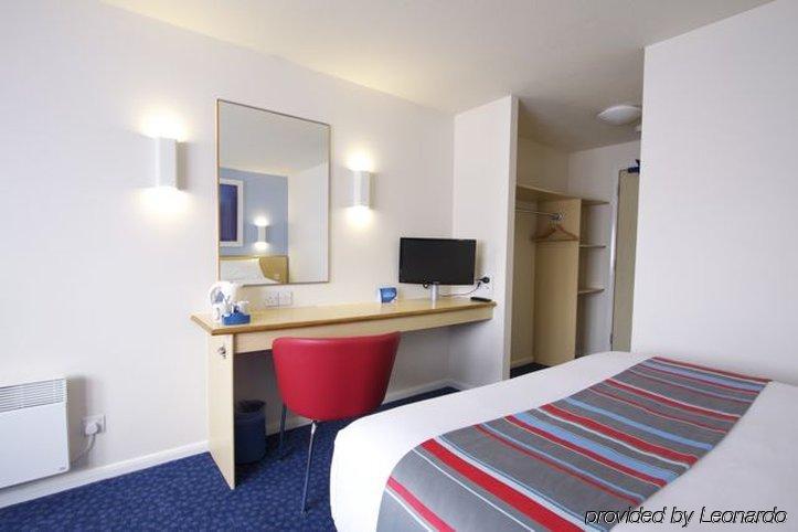 แทรเวลลอดจ์ ลอนดอน เฟลแทม Hotel Feltham ภายนอก รูปภาพ