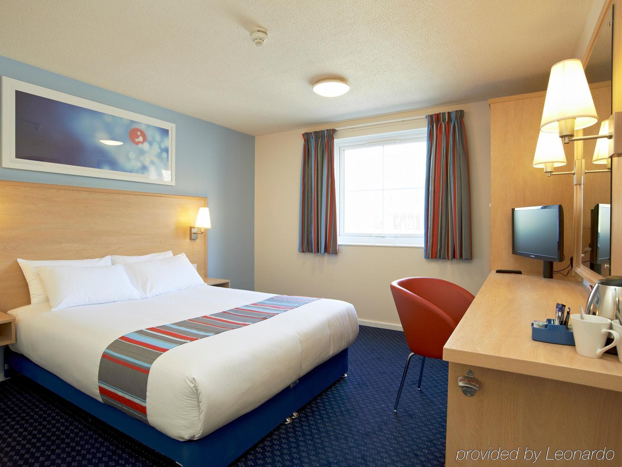 แทรเวลลอดจ์ ลอนดอน เฟลแทม Hotel Feltham ภายนอก รูปภาพ